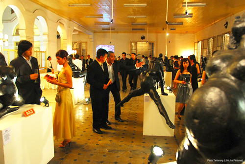 Кадры из Запретная дверь (2009)