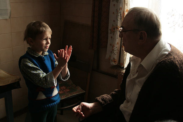 Кадры из Похороните меня за плинтусом (2009)