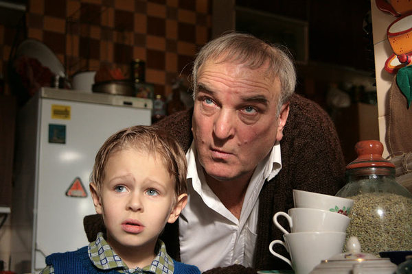 Кадры из Похороните меня за плинтусом (2009)