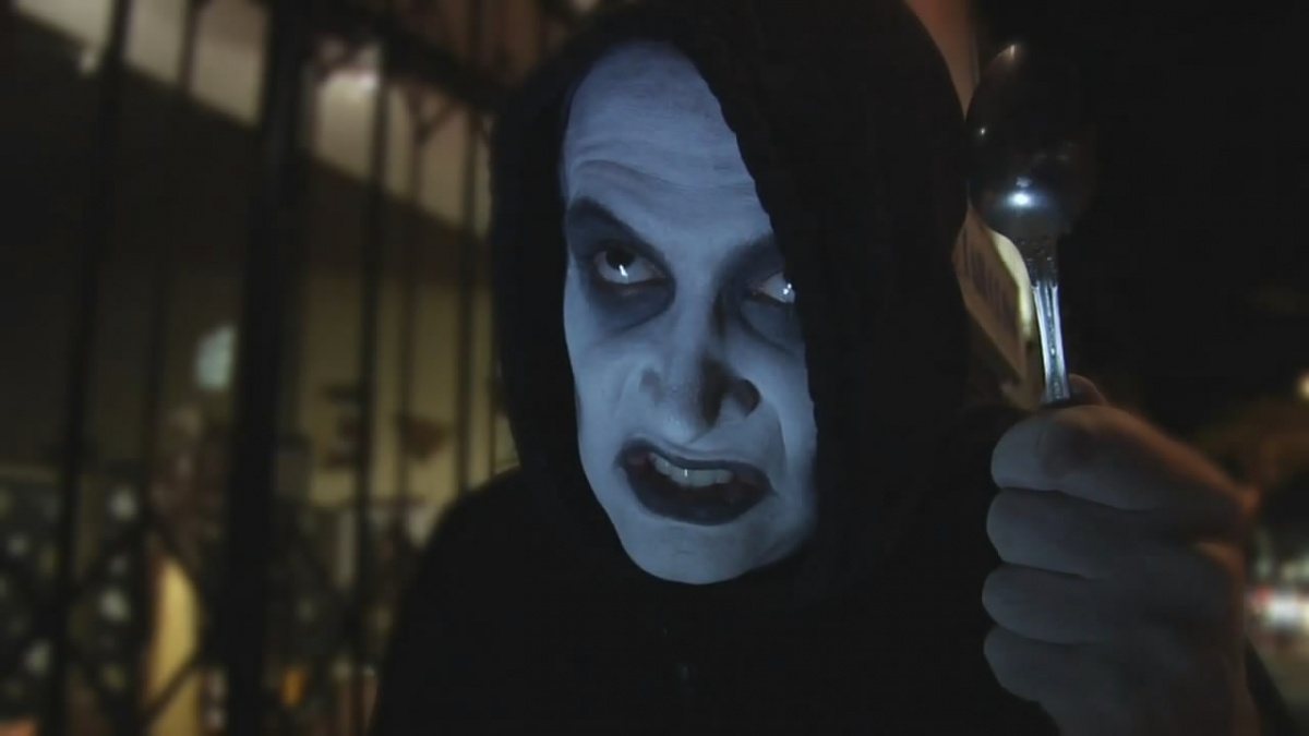 Кадры из Ужасно медленный убийца с крайне неэффективным оружием (2008)