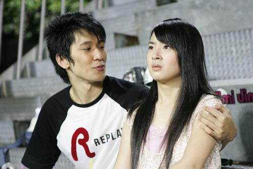 Кадры из Всё началось с поцелуя (2005)