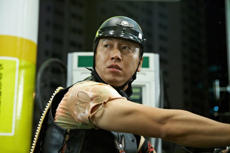 Кадры из Атакуй заправки! 2 (2010)