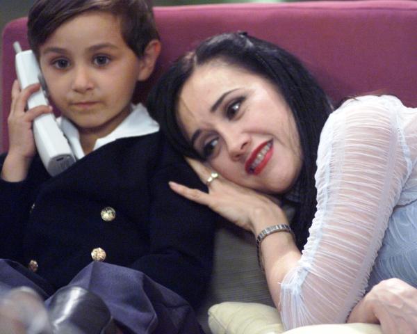 Кадры из Под одной кожей (2003)