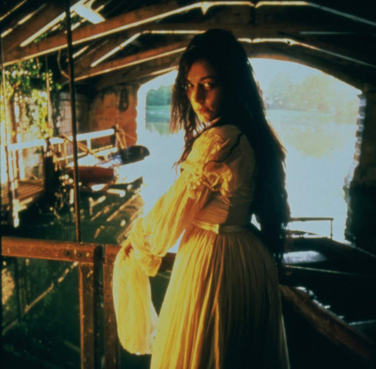 Кадры из Женщина в белом (1998)