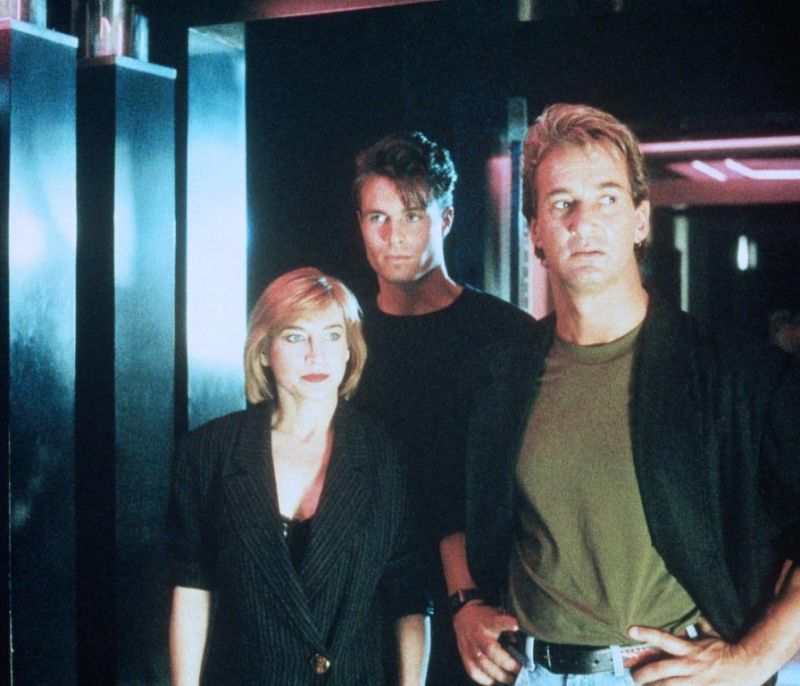 Кадры из Честь и ярость 2: Враждебный захват (1993)