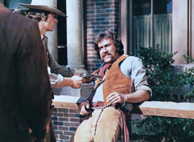 Кадры из Великолепная семерка снова в седле (1972)