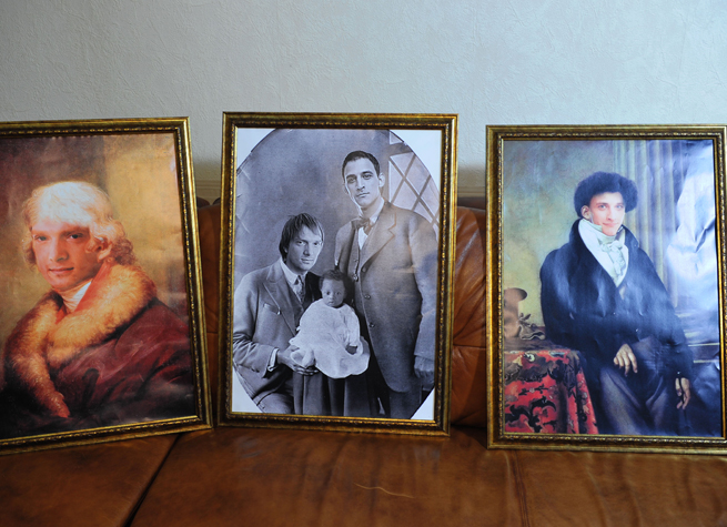 Кадры из Даёшь молодёжь! (2009)