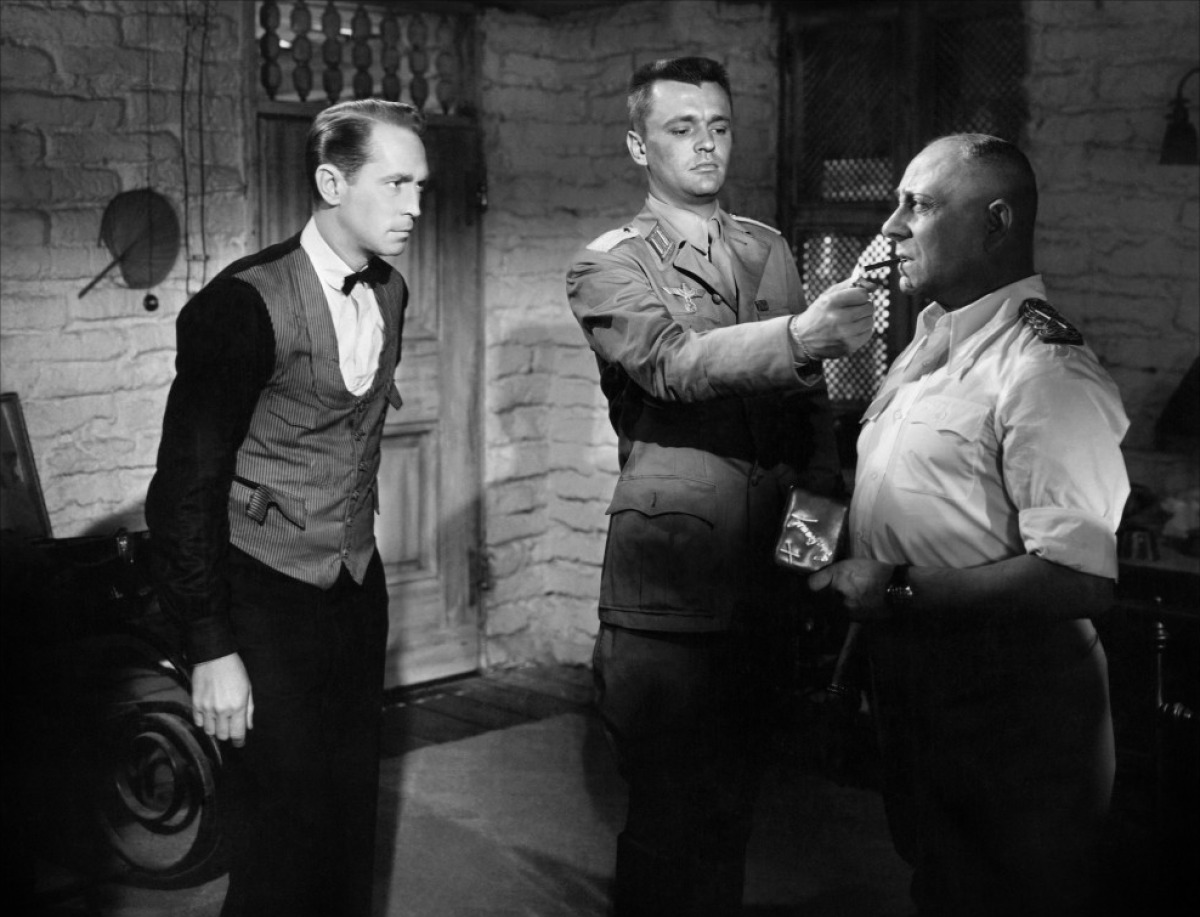 Кадры из Пять гробниц по пути в Каир (1943)