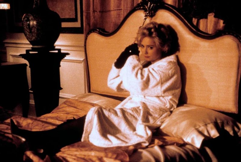 Кадры из Дикая орхидея 2: Два оттенка грусти (1991)