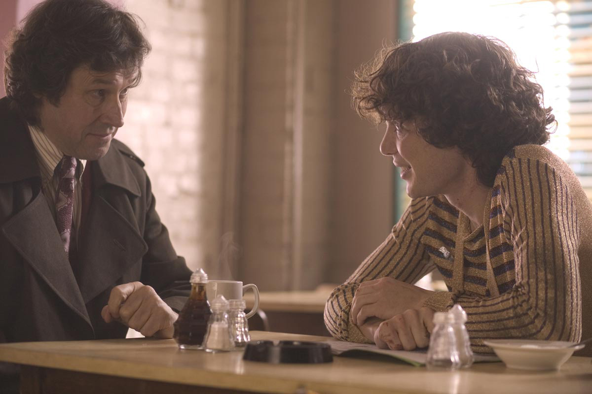 Кадры из Завтрак на Плутоне (2005)