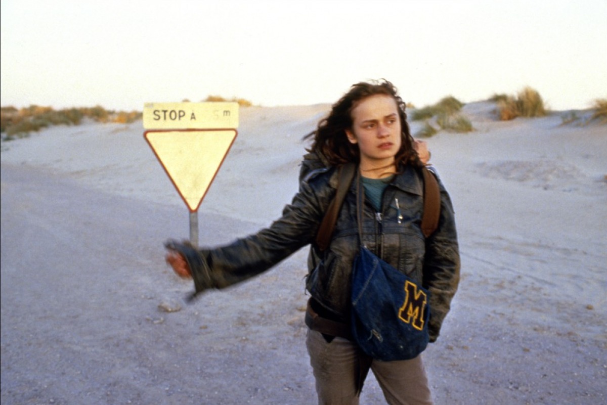 Кадры из Без крыши, вне закона (1985)