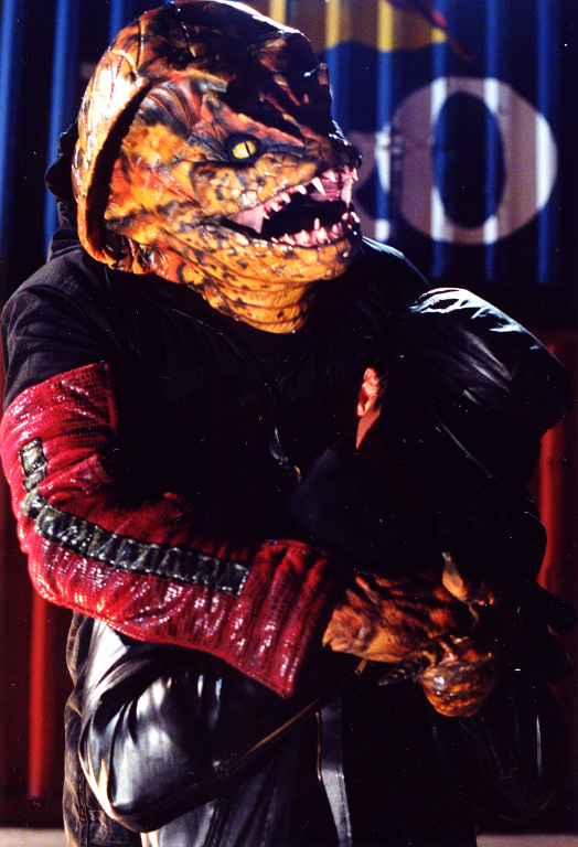 Кадры из Черная маска 2: Город масок (2002)