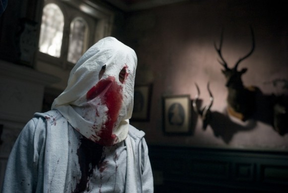 Кадры из Мертвенно-бледный (2011)