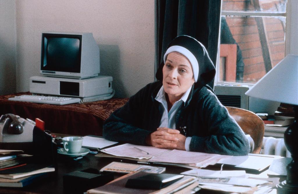 Кадры из Монахини в бегах (1990)