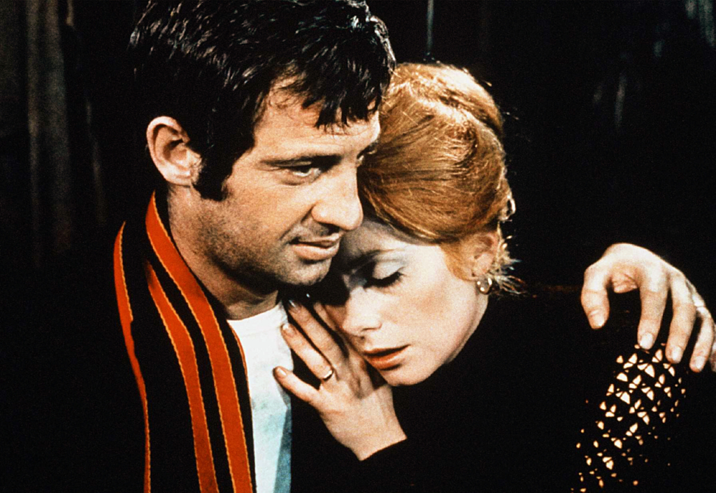 Кадры из Сирена с «Миссисипи» (1969)