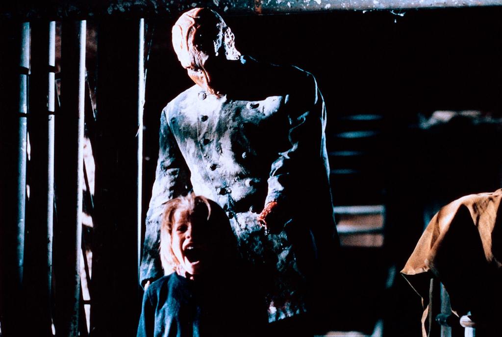 Дом на краю кладбища (1981)