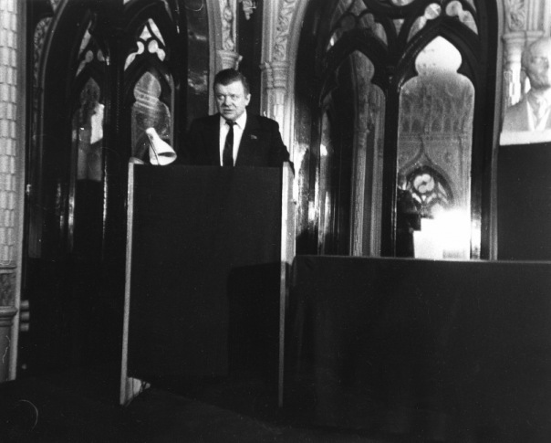 Кадры из И возвращается ветер... (1992)