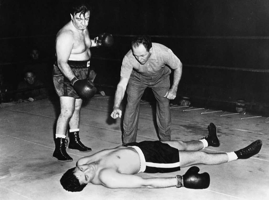 Кадры из Эббот и Костелло встречают человека-невидимку (1951)