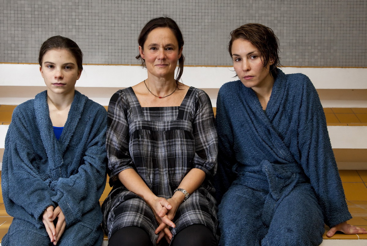 Кадры из По ту сторону (2010)