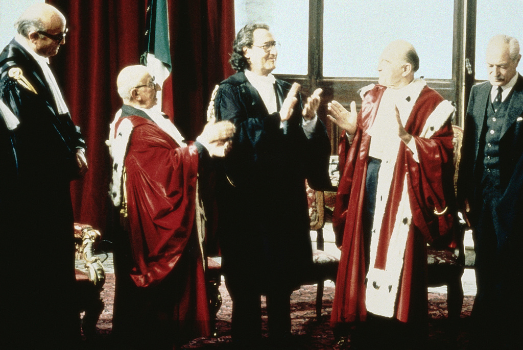 Кадры из Всех за решетку (1984)