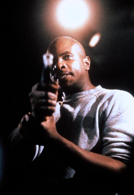 Кадры из Чужие среди нас (1988)