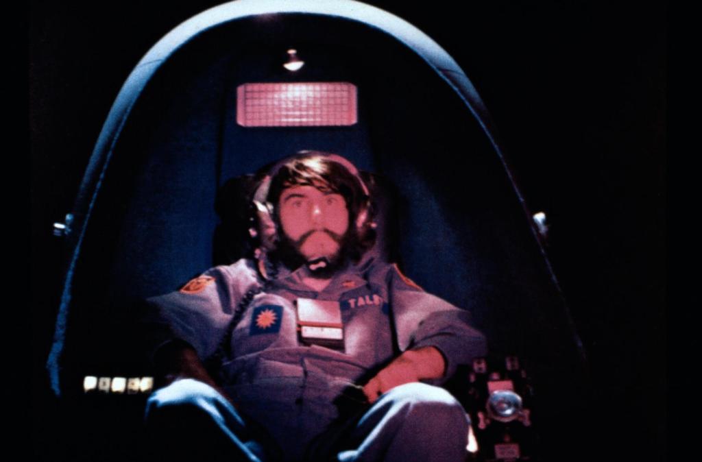 Кадры из Тёмная Звезда (1977)