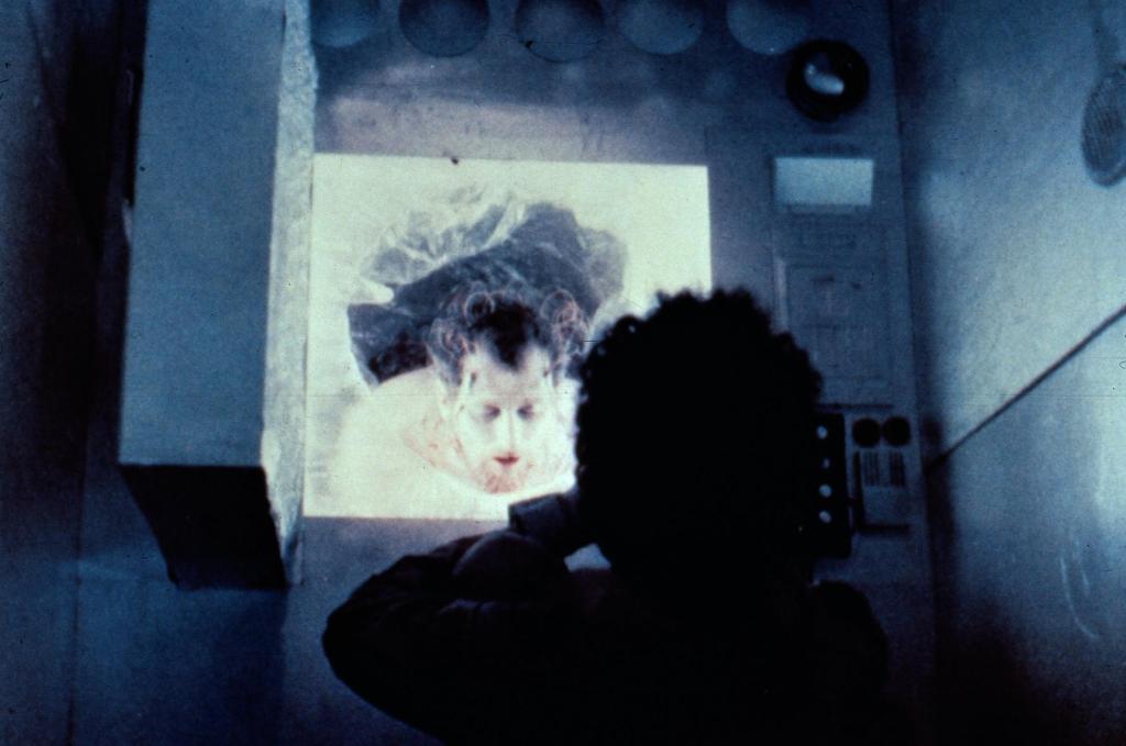 Кадры из Тёмная Звезда (1977)