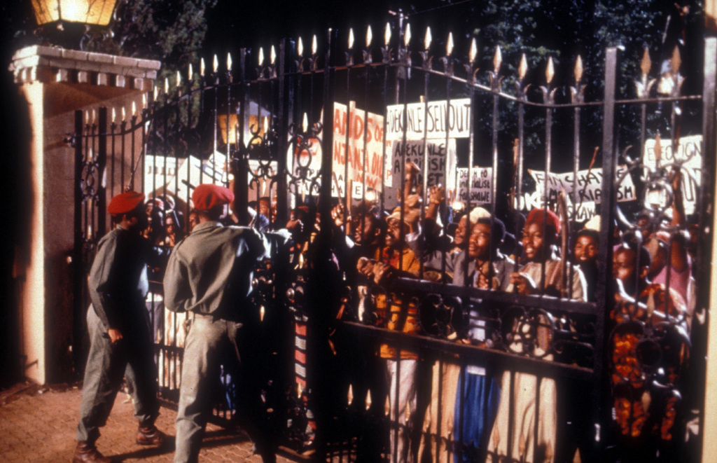 Кадры из Хороший человек в Африке (1994)