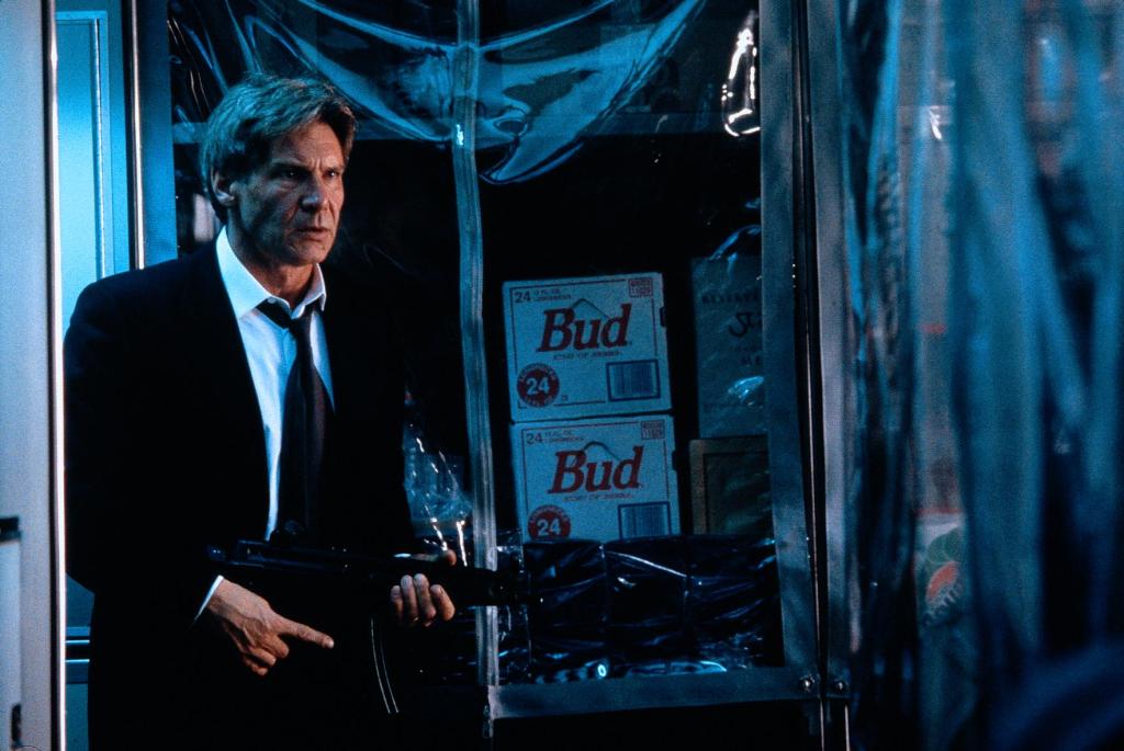 Кадры из Самолет президента (1997)