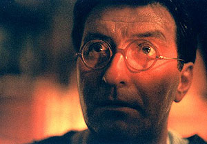 Кадры из Мы должны помогать друг другу (2000)