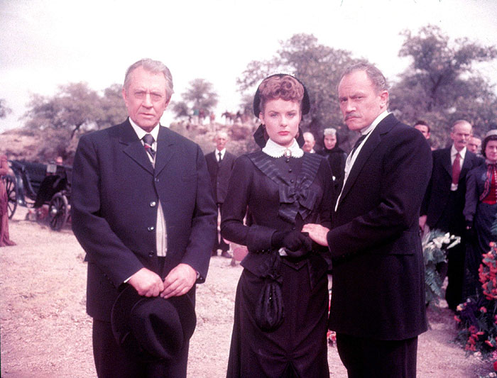 Кадры из Сломанное копье (1954)