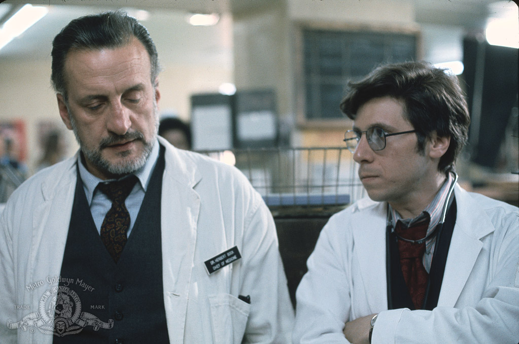 Кадры из Больница (1971)