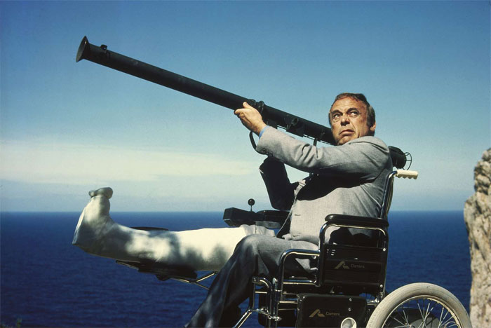 Кадры из Проклятие Розовой пантеры (1983)