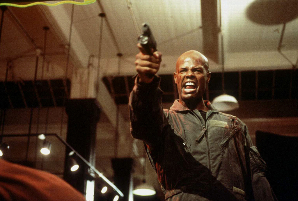 Кадры из Особо опасный преступник (1997)