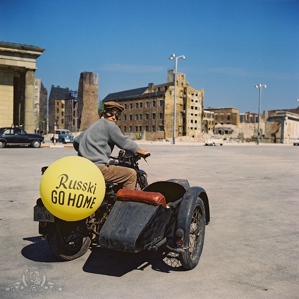 Кадры из Один, два, три (1961)