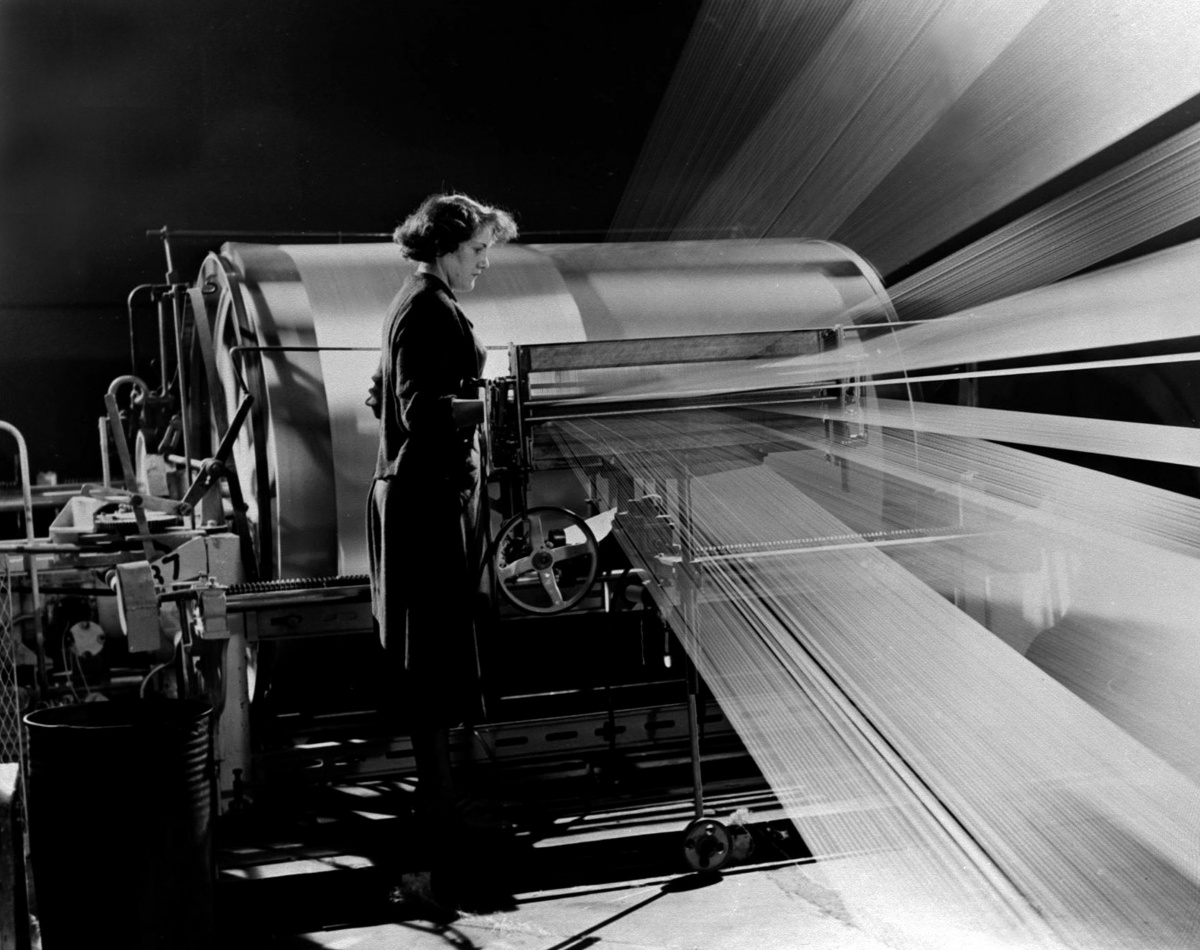 Кадры из Человек в белом костюме (1951)