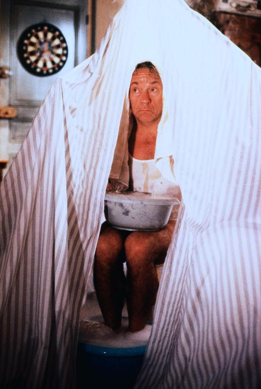 Кадры из Услуга, часы и очень большая рыба (1991)