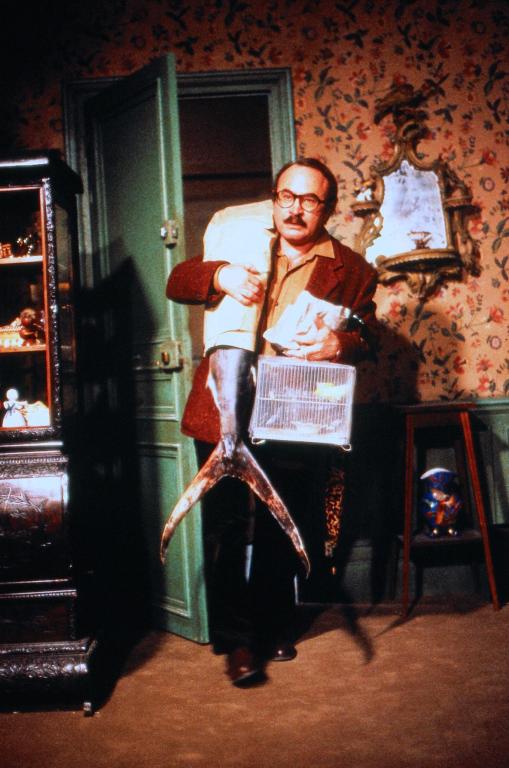 Кадры из Услуга, часы и очень большая рыба (1991)