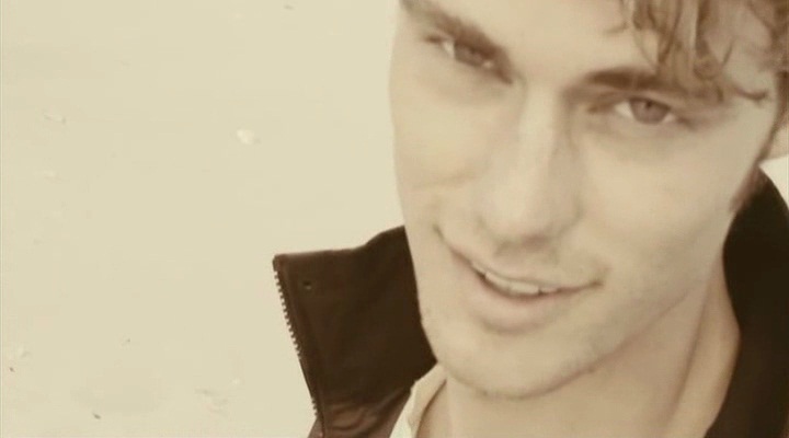 Кадры из Необитаемый (2010)