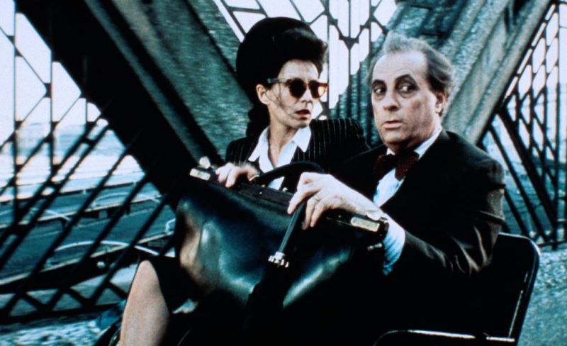 Кадры из Доктор Петио (1990)