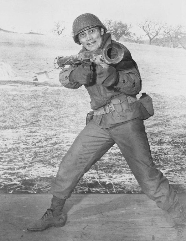 Кадры из Атака (1956)