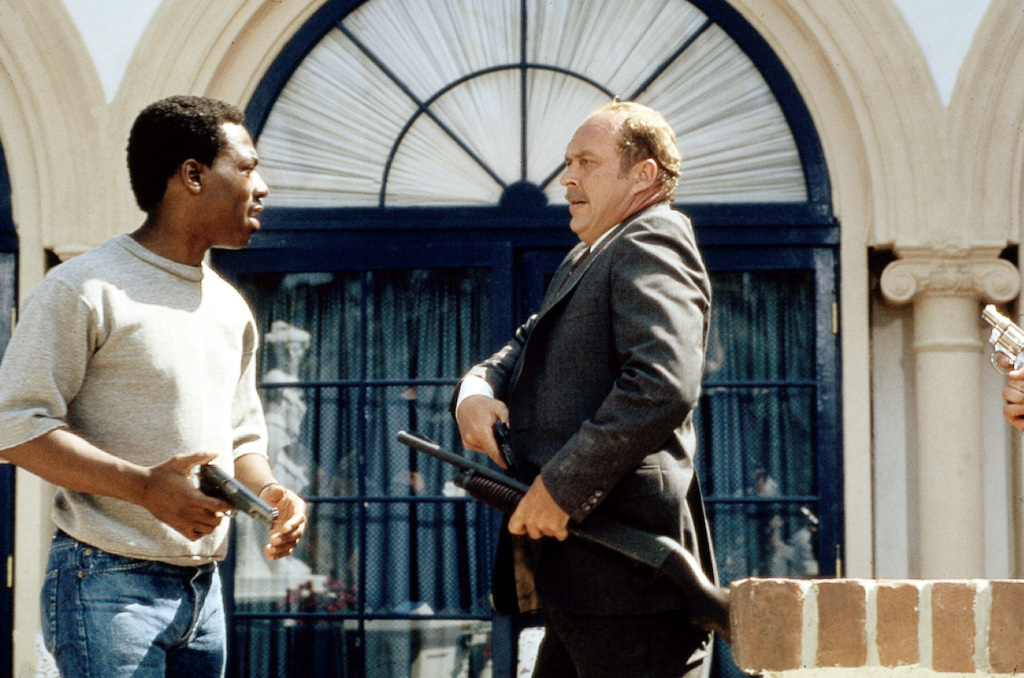 Кадры из Полицейский из Беверли-Хиллз (1984)