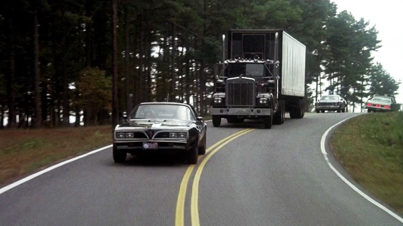 Кадры из Смоки и Бандит (1977)