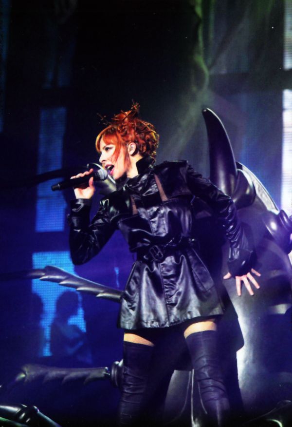 Кадры из Милен Фармер (2009)