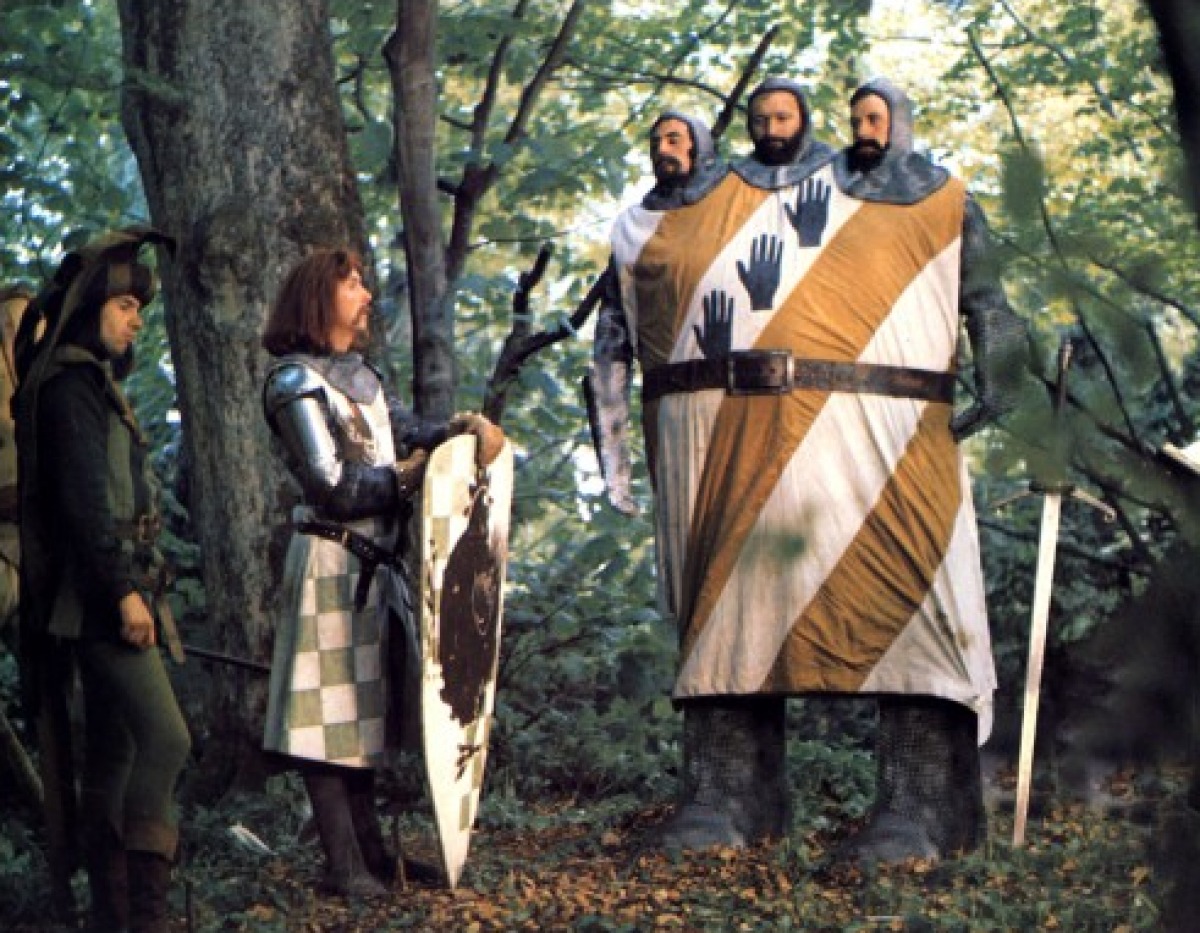 Кадры из Монти Пайтон и священный Грааль (1975)