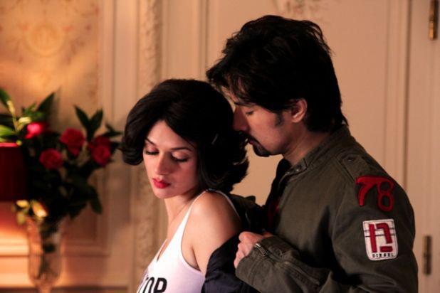 Кадры из Лондон, Париж, Нью-Йорк (2012)