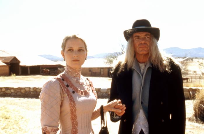 Кадры из К югу от рая, к западу от ада (2000)