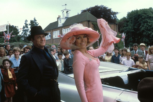 Кадры из Зеркало треснуло (1980)