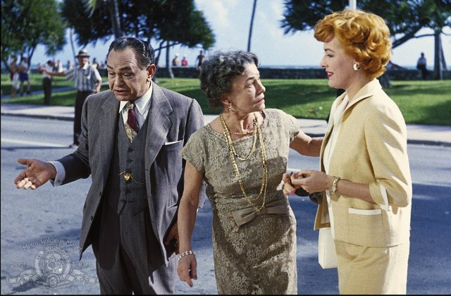 Кадры из Дыра в голове (1959)