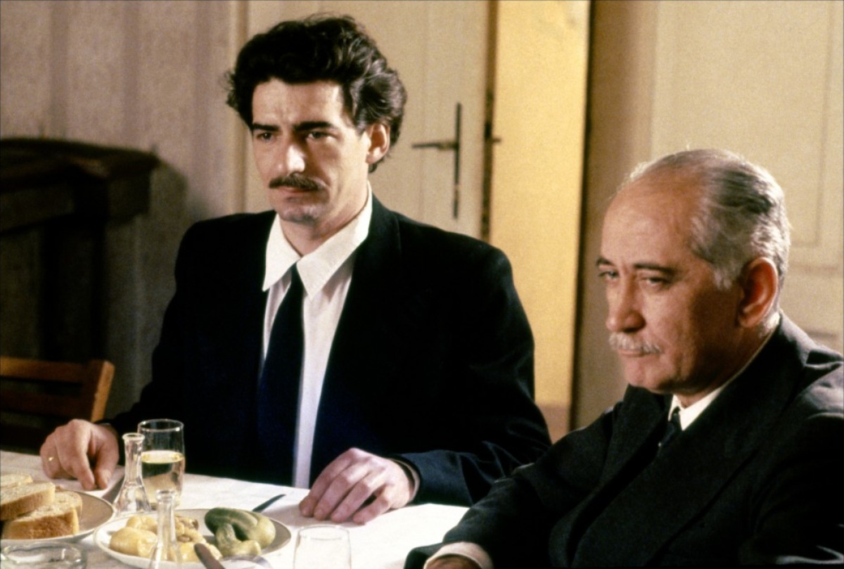 Папа в командировке (1985)